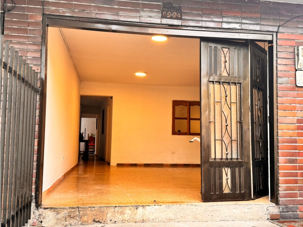 Vendo Casa con posibilidad de local - Barrio Alfonso López Medellin — foto 2