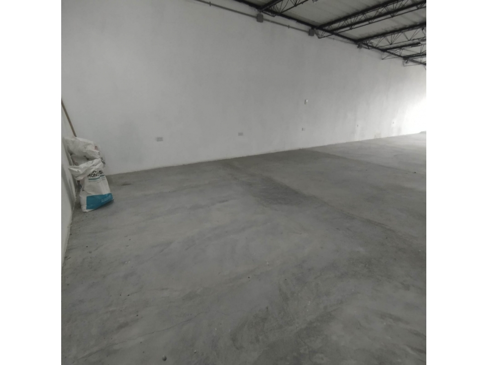 LOCAL EN ARRIENDO SECTOR SANTAMARIA - 4
