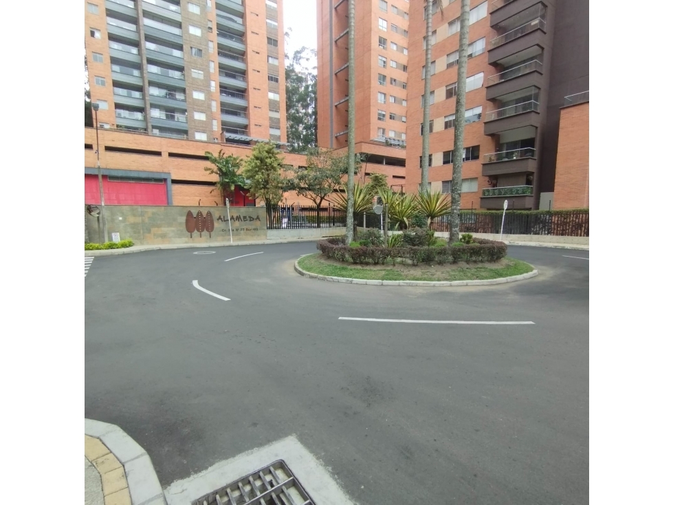 APARTAMENTO EN UNIDAD CERRADA CERCA AL CEIPA EN SABANETA