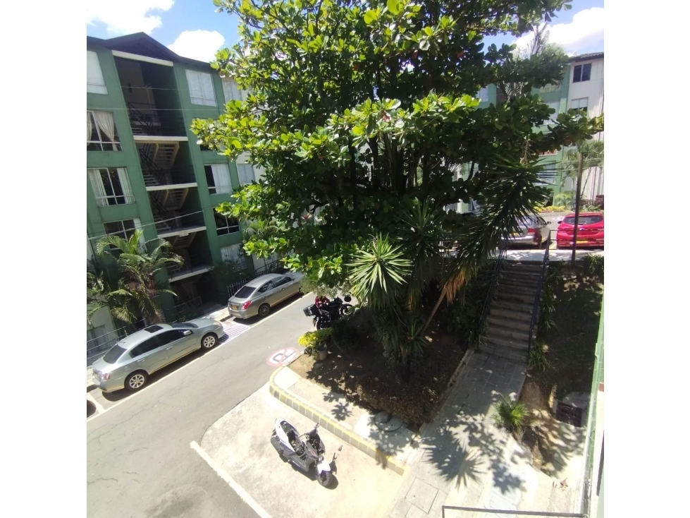 APARTAMENTO EN URBANIZACIÓN CALAZANIA II