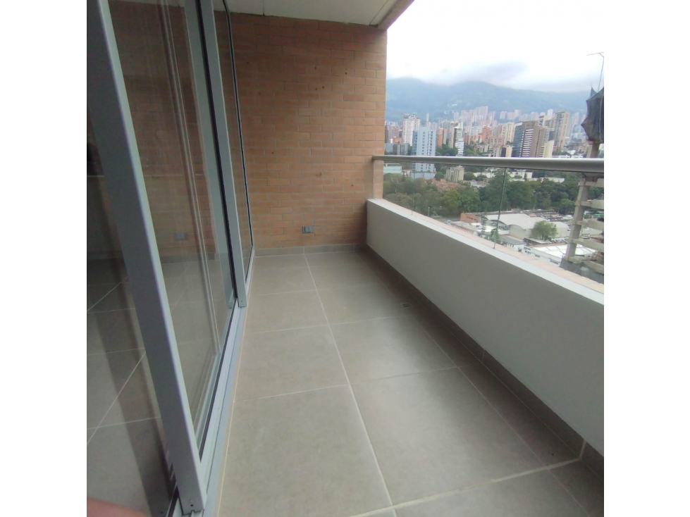 APARTAMENTO EN ARRIENDO SECTOR CIUDAD DEL RIO — foto 2