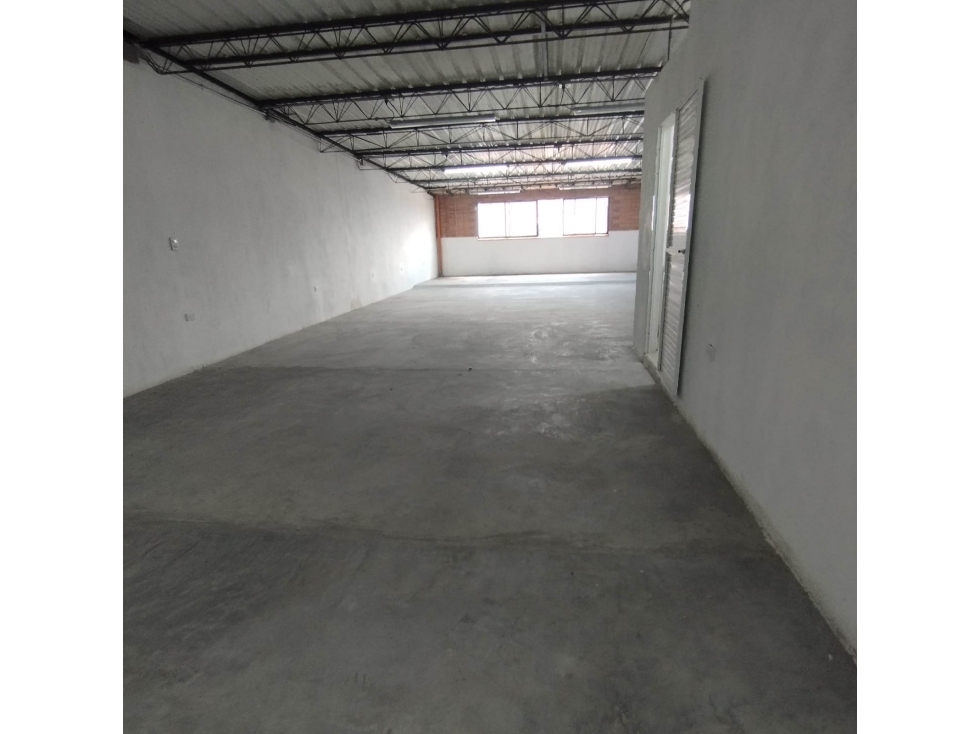 LOCAL EN ARRIENDO SECTOR SANTAMARIA - 2