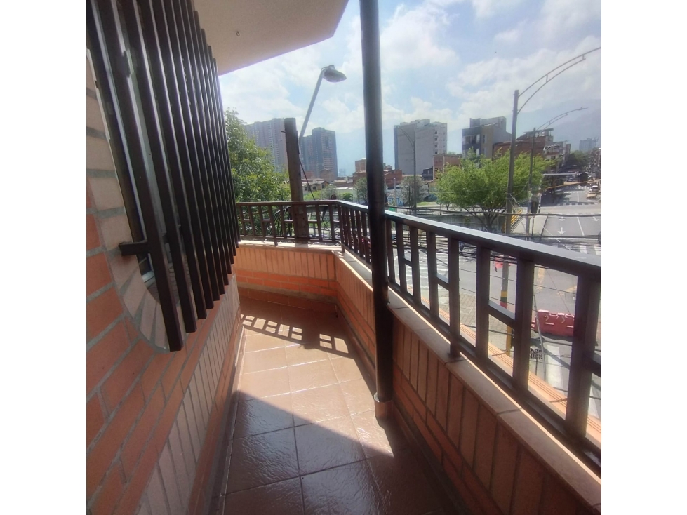 APARTAMENTO DE DOS NIVELES CERCA AL PARQUE DE ITAGUI — foto 2