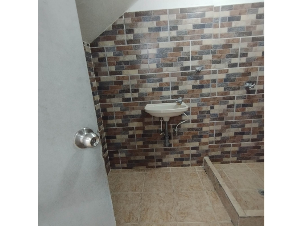 LOCAL EN ARRIENDO SECTOR SANTA MARIA - 3
