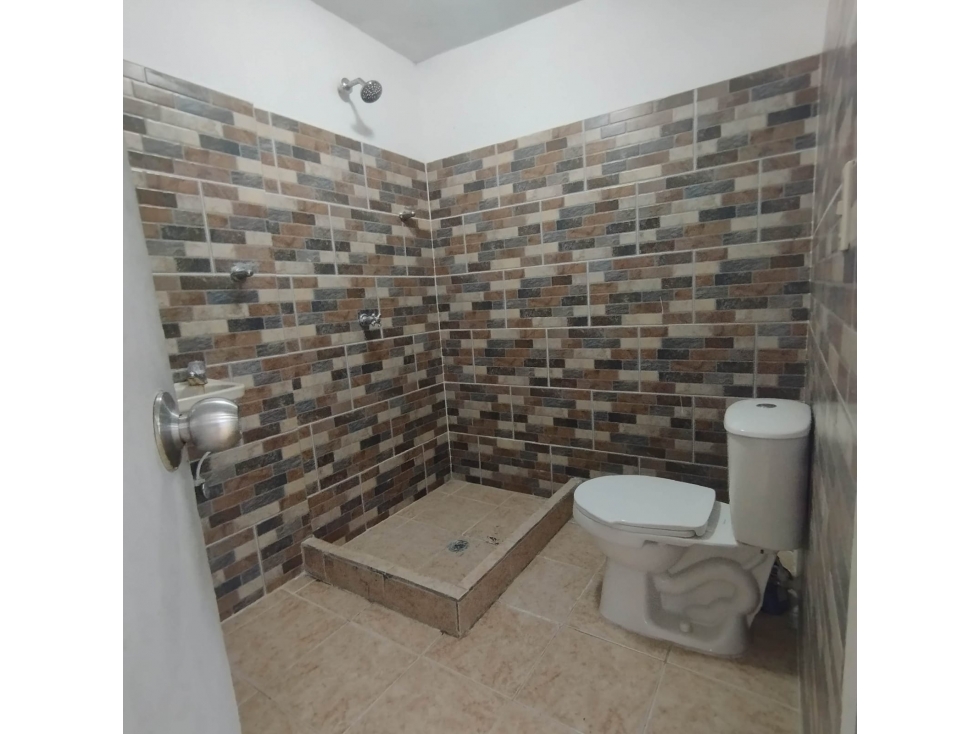 LOCAL EN ARRIENDO SECTOR SANTA MARIA - 4
