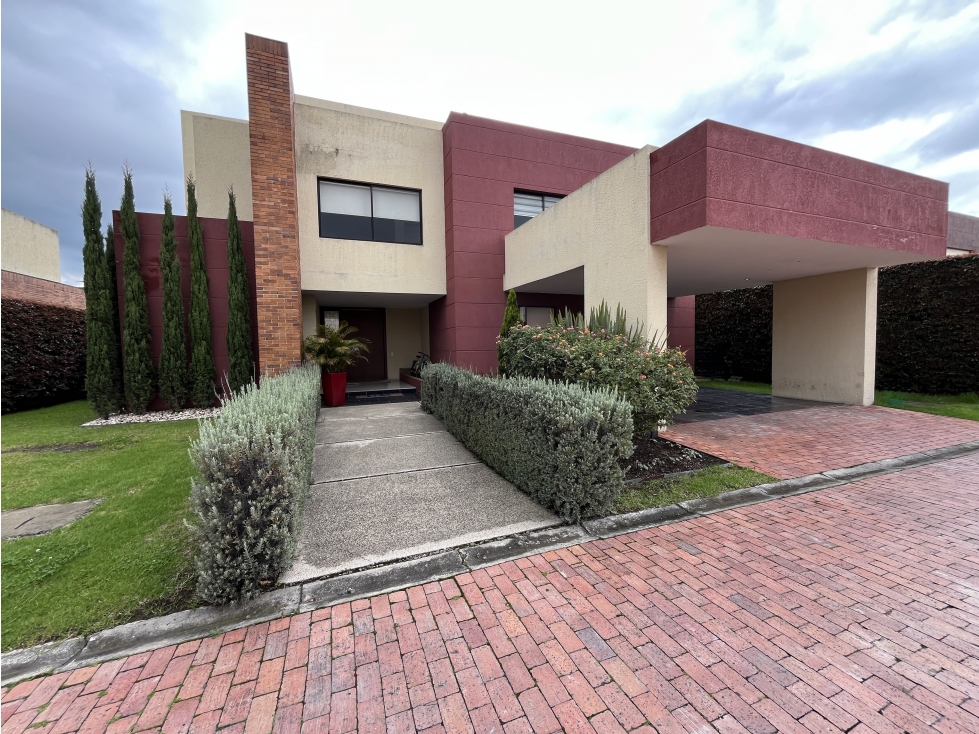 Hermosa Casa Campestre en Venta en Cajicá ¡Lujosa y Exclusiva!