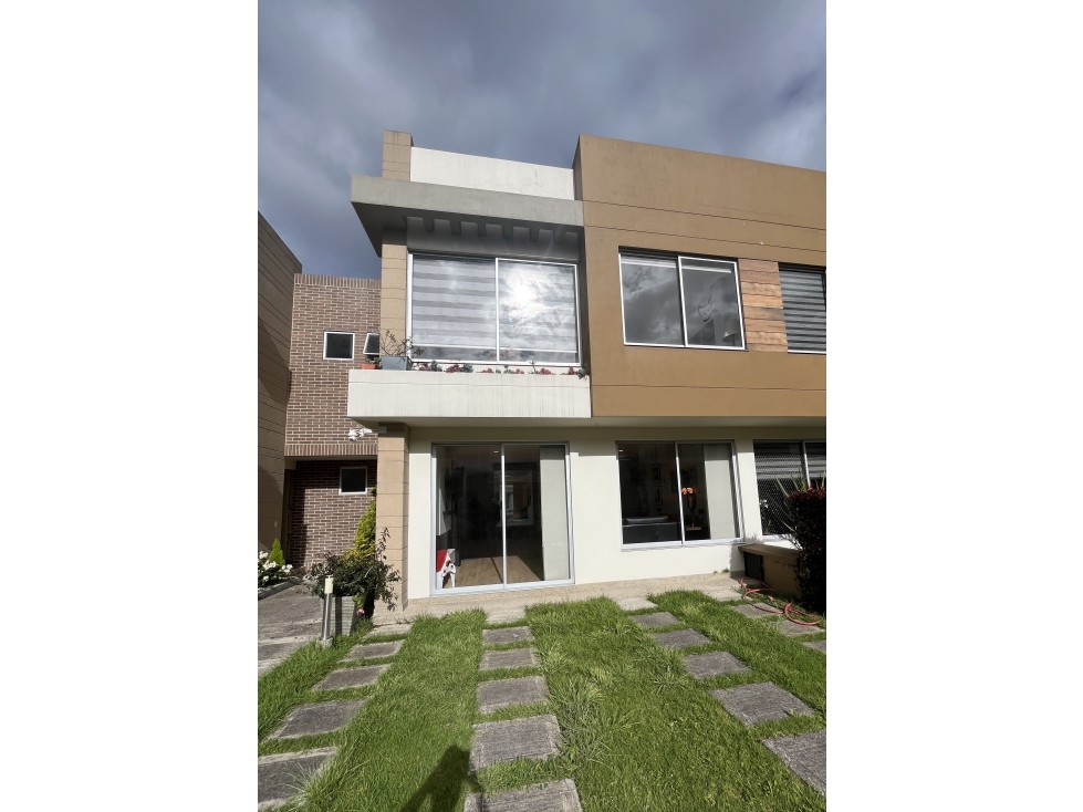 Hermosa casa en venta, Chía, con zona verde