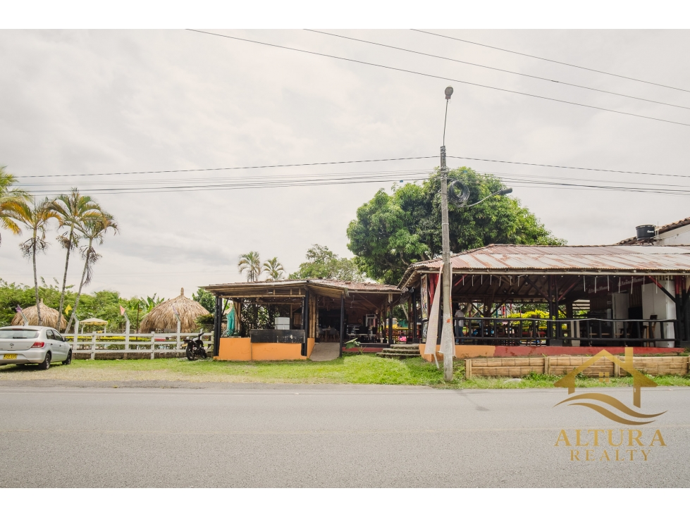 SE VENDE RESTAURANTE CON GRANJA TURISTICA CERCA AL PARQUE DEL CAFE - 2