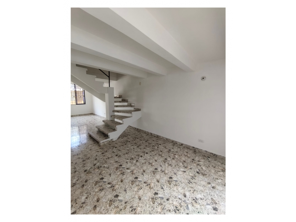 Amplia e iluminada casa en Corales, Pereira — foto 4