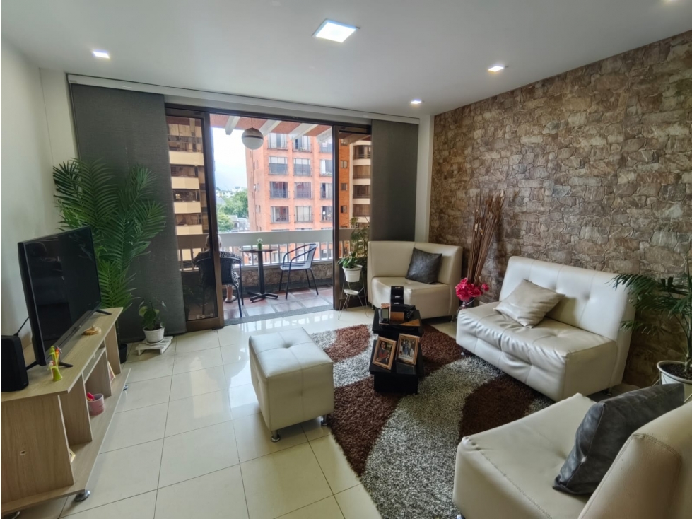 Amplio apartamento, frente a Megacentro, Pinares. — foto 4