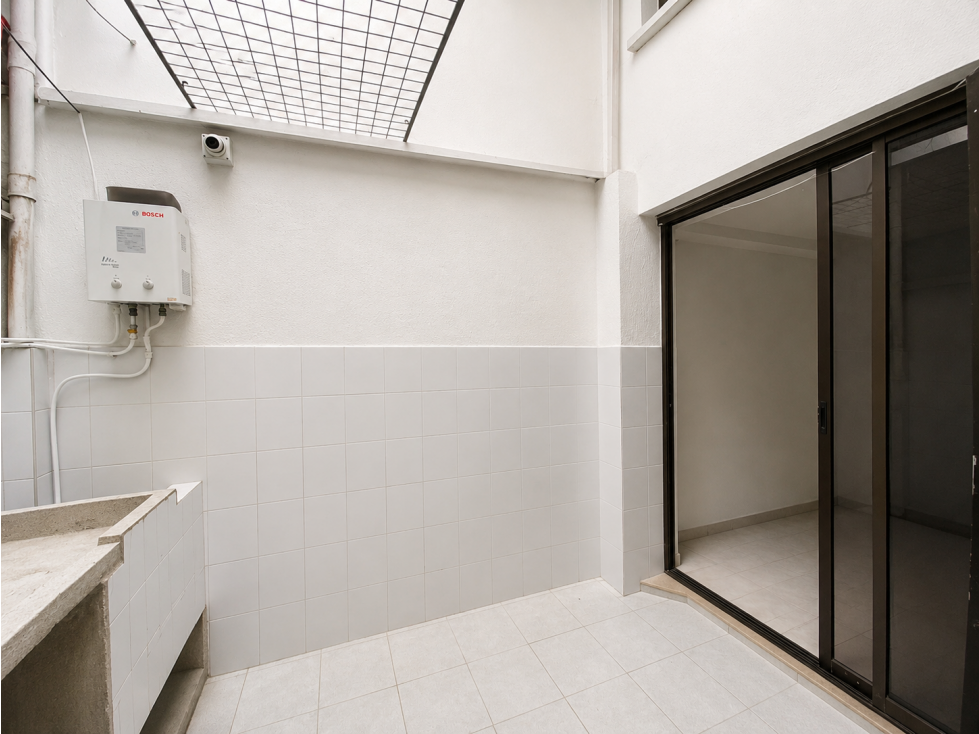 Se Vende Amplia Casa en Corales, Excelente Ubicación y Gran Espacio