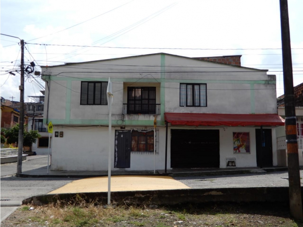 Casa esquinera y comercial, Dosquebradas.