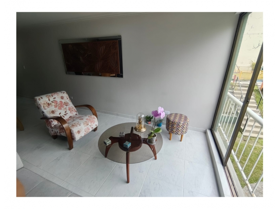 Espectacular apartamento, bien iluminado + Un parqueadero techado. — foto 4