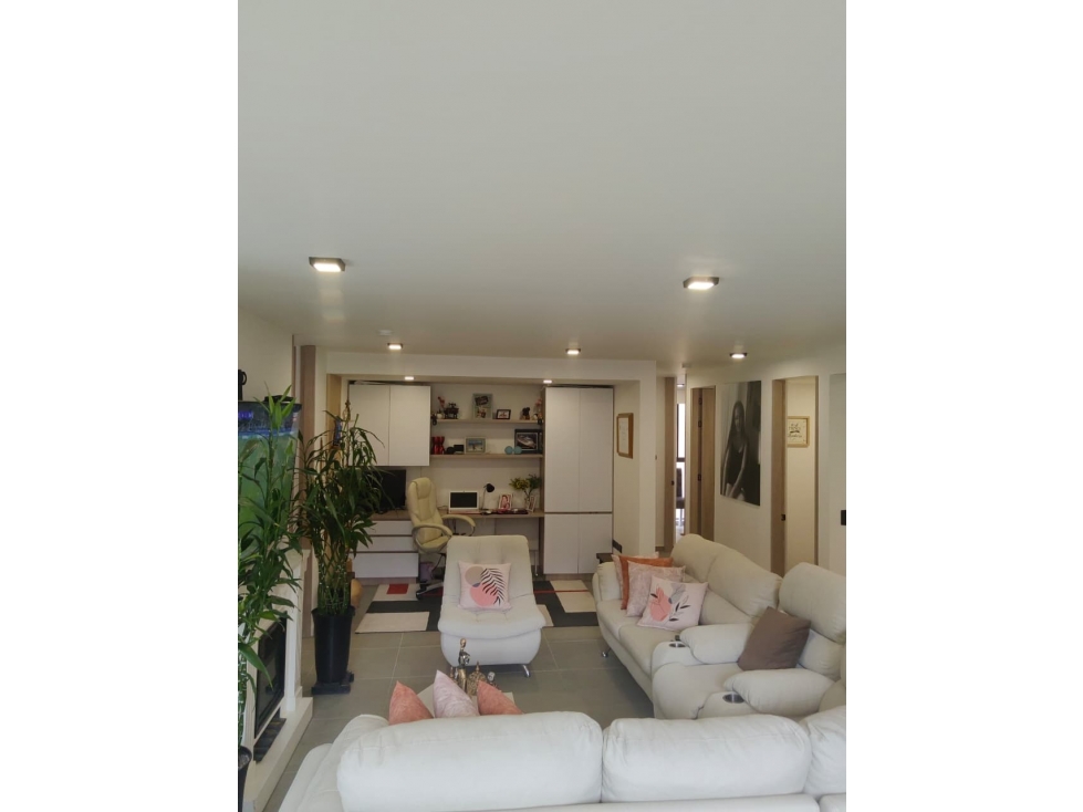 Oportunidad, Amplio apartamento más dos parqueaderos, Cerritos. - 4