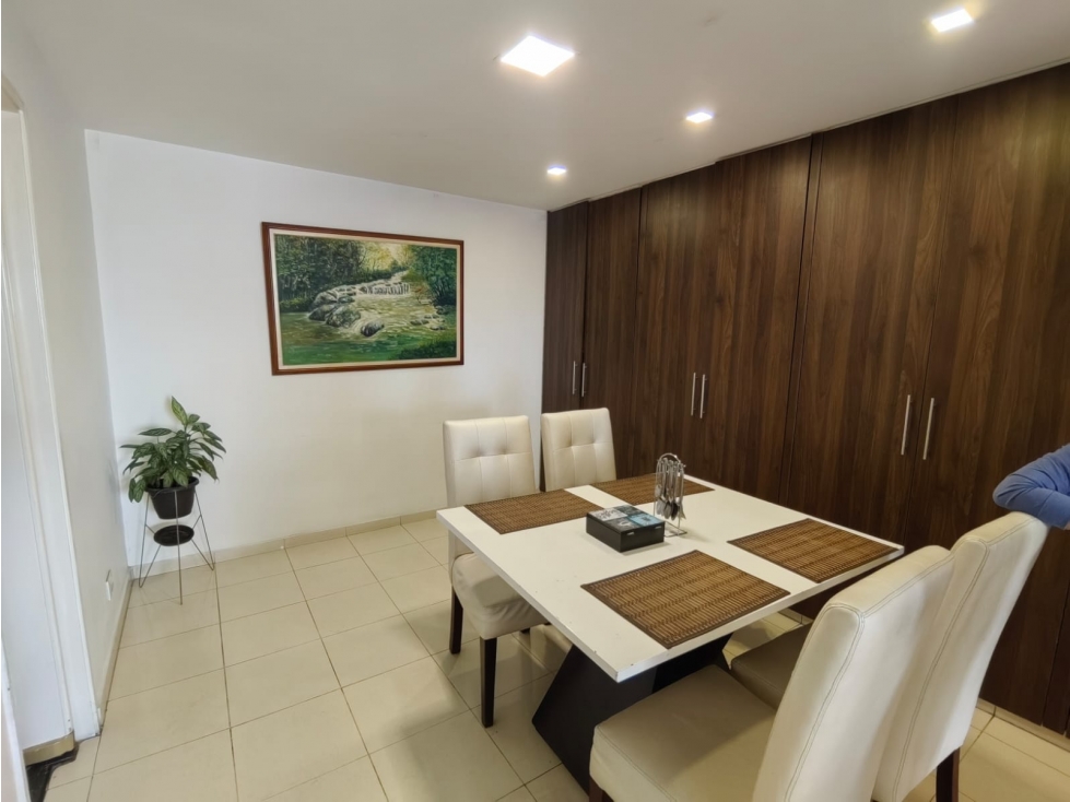 Amplio apartamento, frente a Megacentro, Pinares. — foto 3