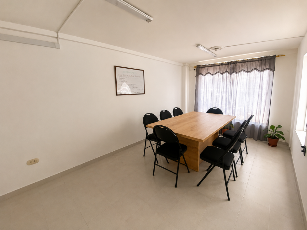 Se Vende Amplia Casa en Corales, Excelente Ubicación y Gran Espacio — foto 2