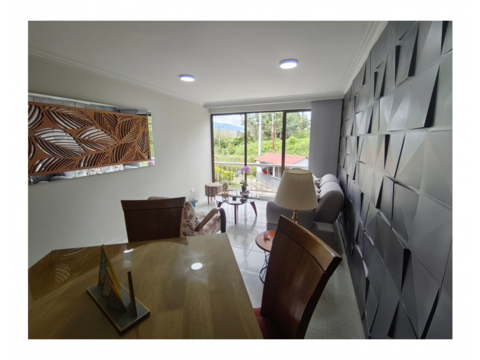 Espectacular apartamento, bien iluminado + Un parqueadero techado. — foto 3