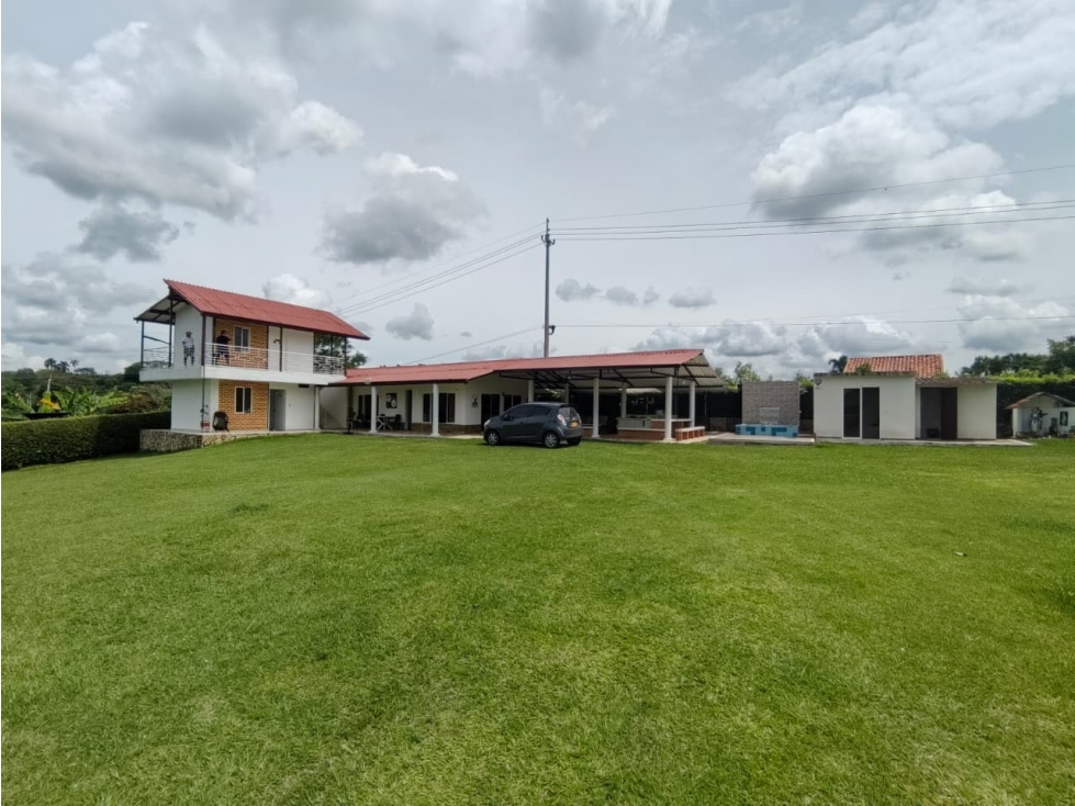 Oferta, linda casa campestre en el eje cafetero, La Palmilla, Pereira.
