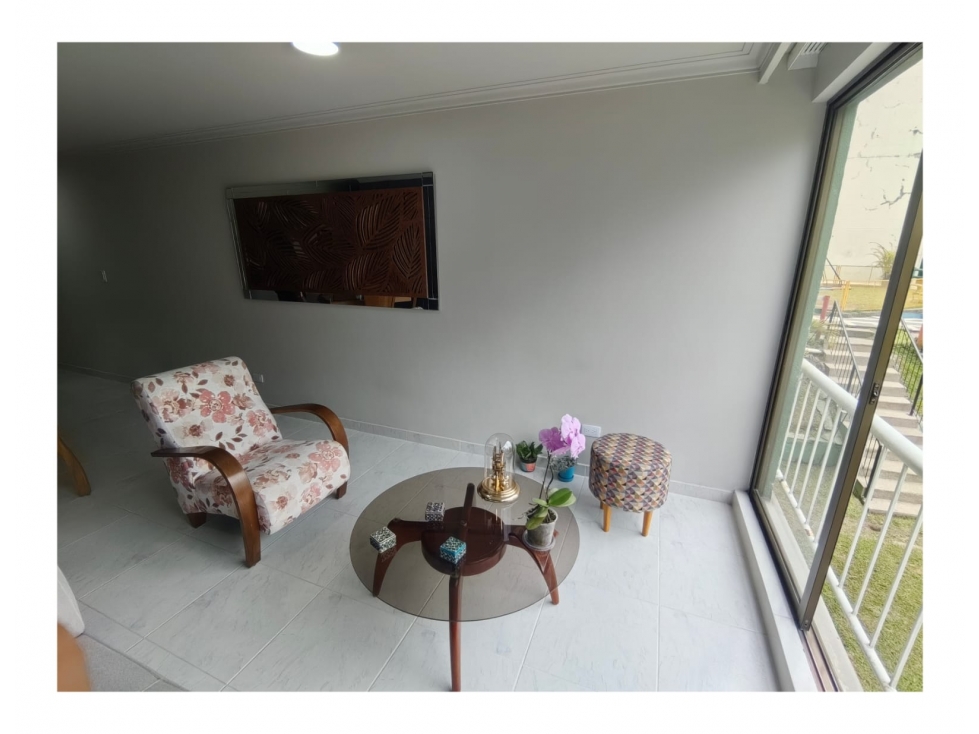 Espectacular apartamento, bien iluminado + Un parqueadero techado. — foto 6