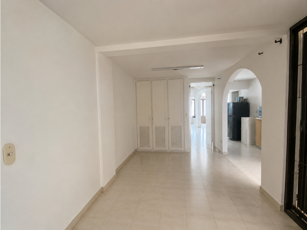 Se Vende Amplia Casa en Corales, Excelente Ubicación y Gran Espacio — foto 3