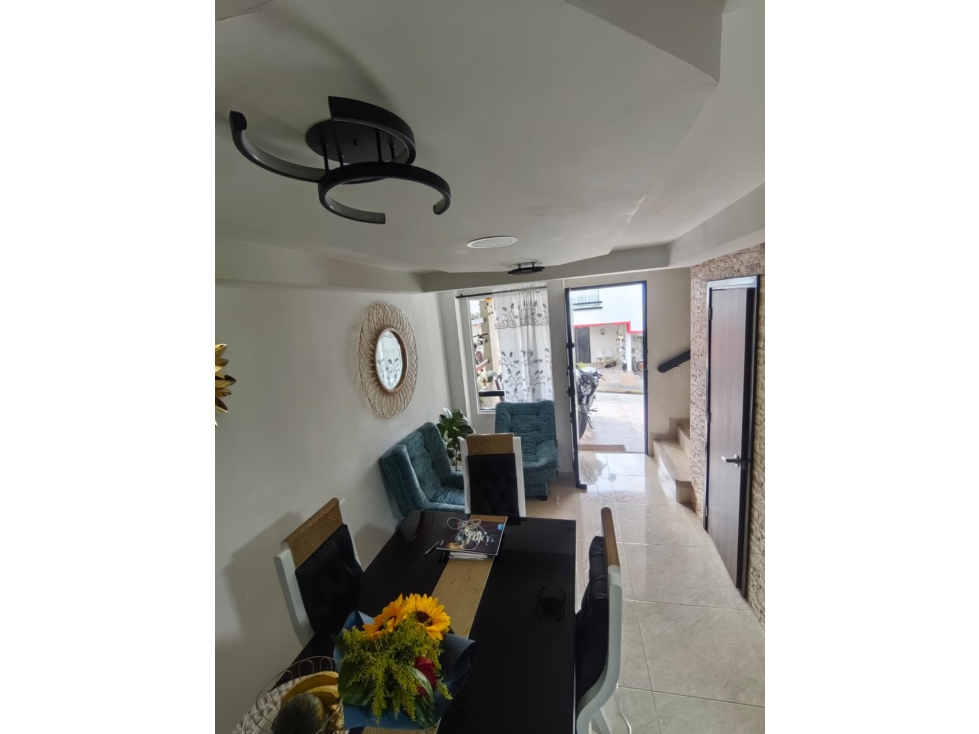 Linda casa en Pereira, Tres dormitorios. — foto 2