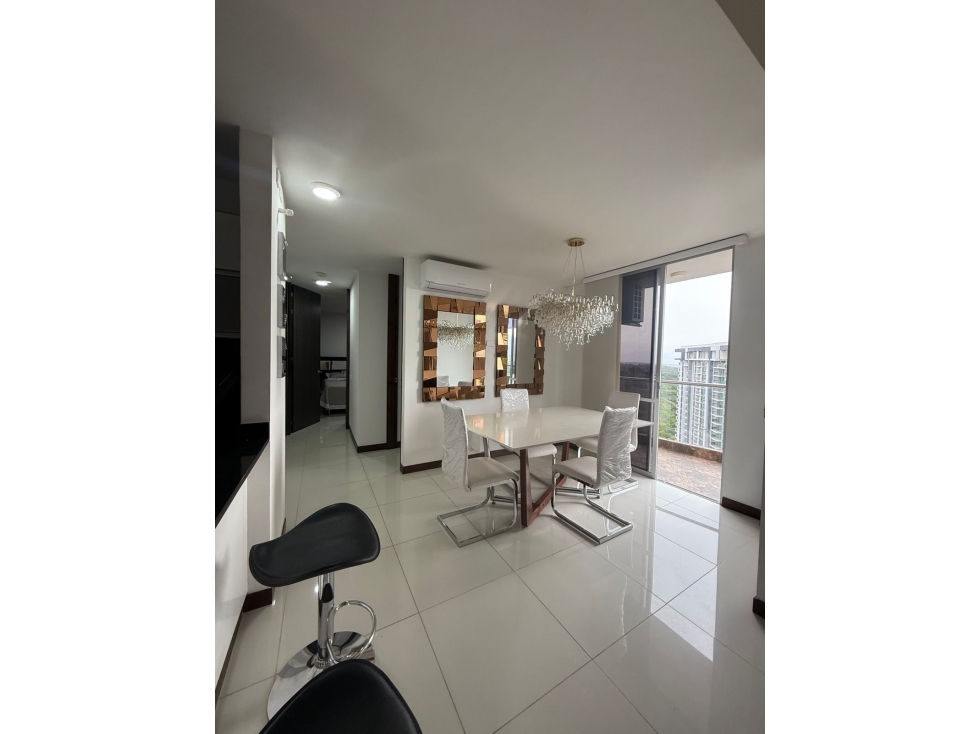 Apto amoblado en arriendo con balcón gigante y vista de ensueño — foto 4
