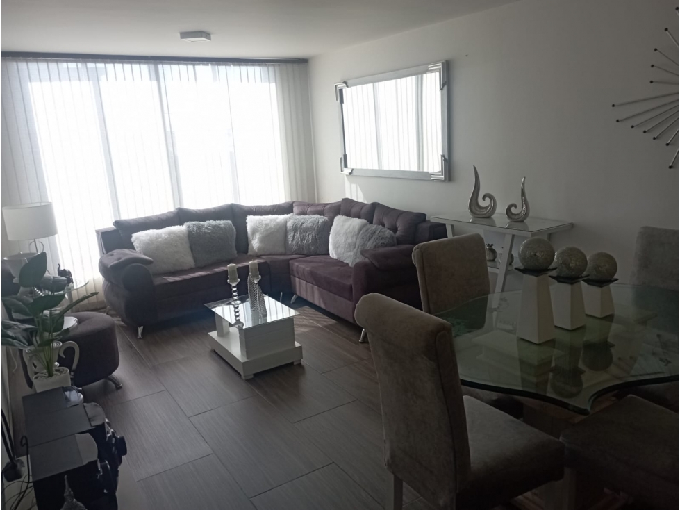 SE VENDE HERMOSO APTO EN ALCAZARES