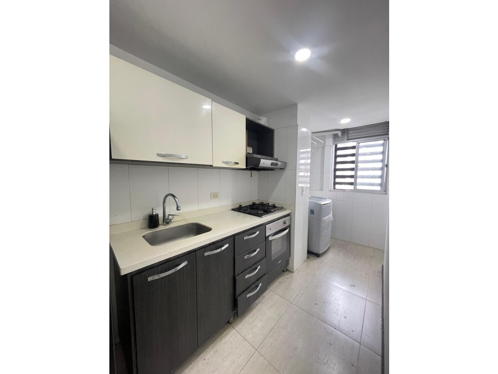 MARAVILLOSO APARTAMENTO EN SECTOR DE COLISEO — foto 2