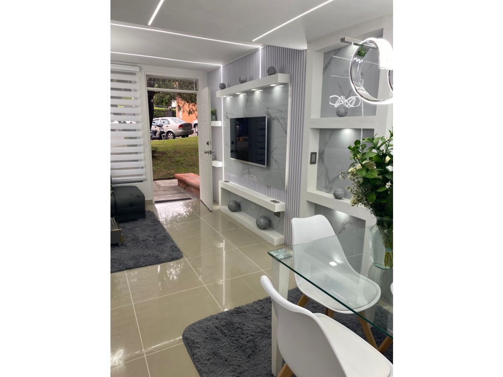 Hermosa casa en venta en colores de la villa Pereira