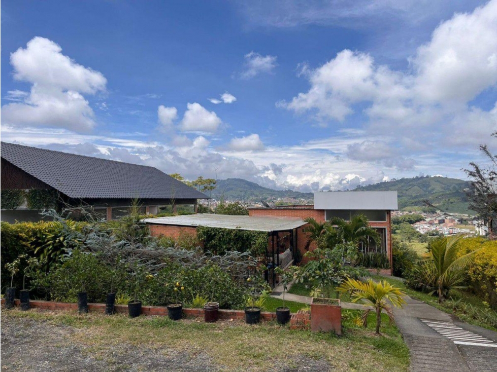 Se vende hermosa casa campestre en Santa Rosa