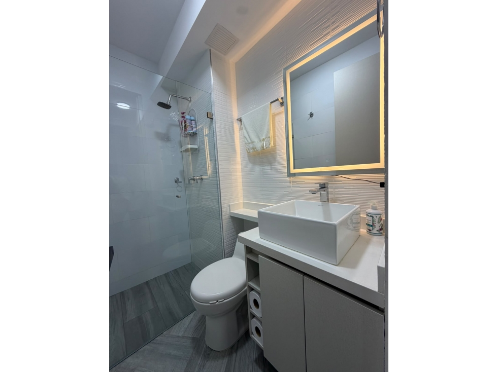 Apartamento totalmente remodelado con acabados de lujo en Campohermoso — foto 6