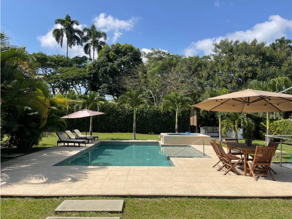 Se vende espectacular casa campestre en cerritos