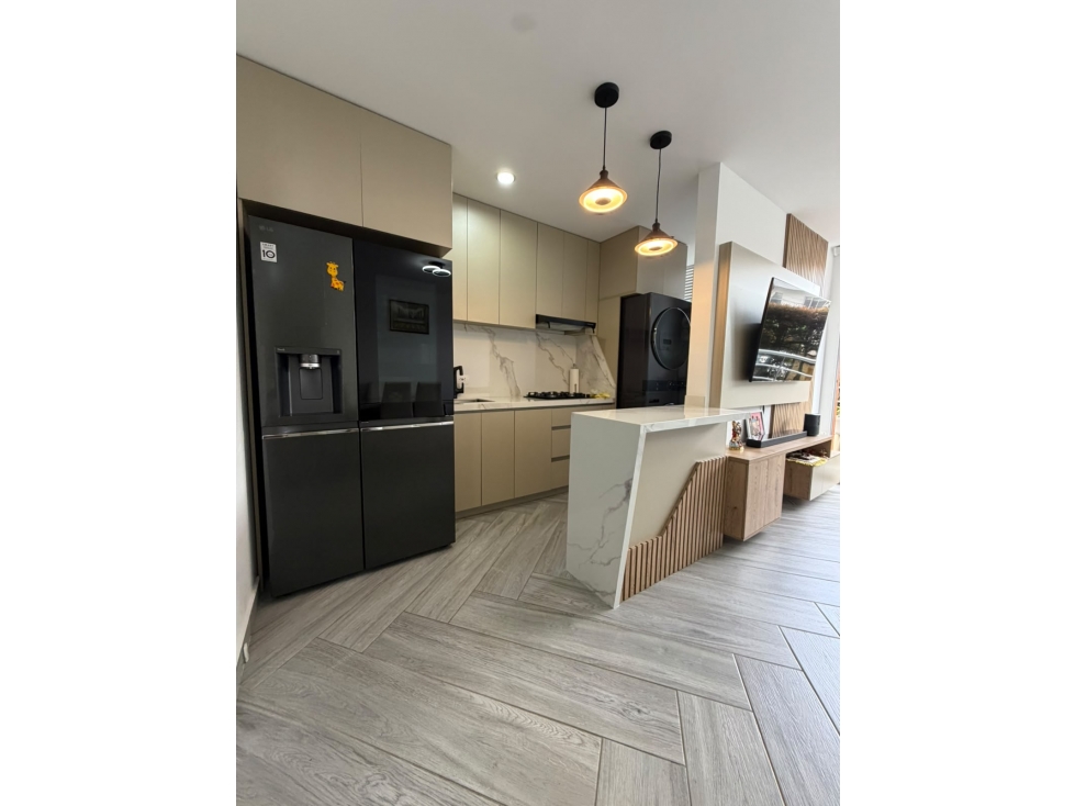 Apartamento totalmente remodelado con acabados de lujo en Campohermoso