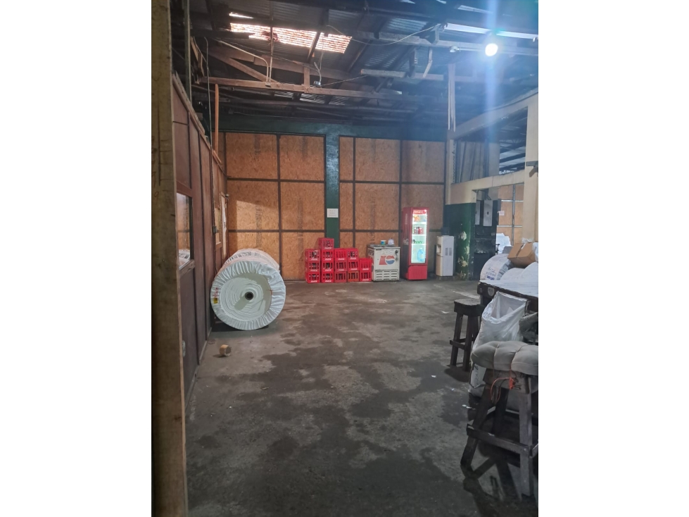 Bodega Comercial sobre la Vía Interamericana - 4