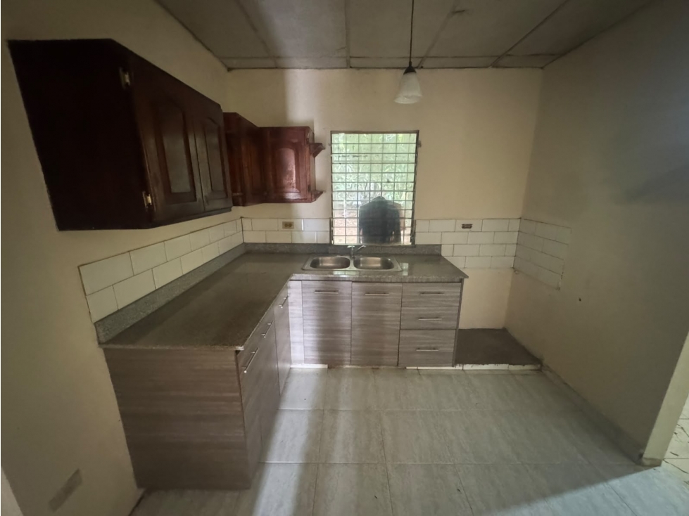 CASA EN VENTA O ALQUILER VÍA PRINCIPAL A SAN CARLITOS DAVID — foto 4