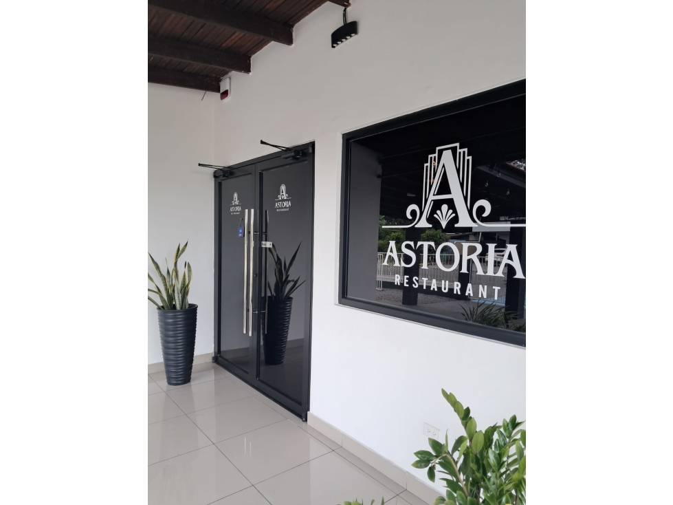 Excelente ubicación casa en esquina habilitada para restaurante