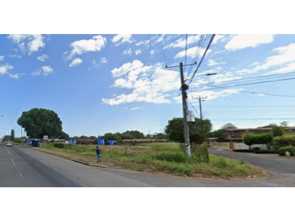 TERRENO COMERCIAL TRIANGULAR EN VENTA - 2