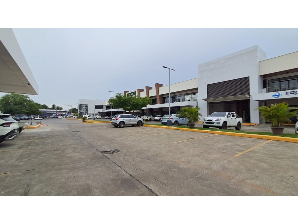 Local de 619.18 M2 en Alquiler Vía Interamericana Plaza Mareasa — foto 4