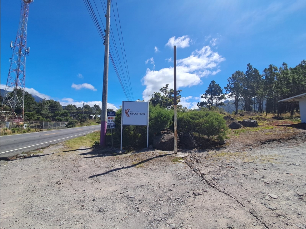 Galera Comercial en Paso Ancho Volcán Sobre la Vía Cerro Punta - 3