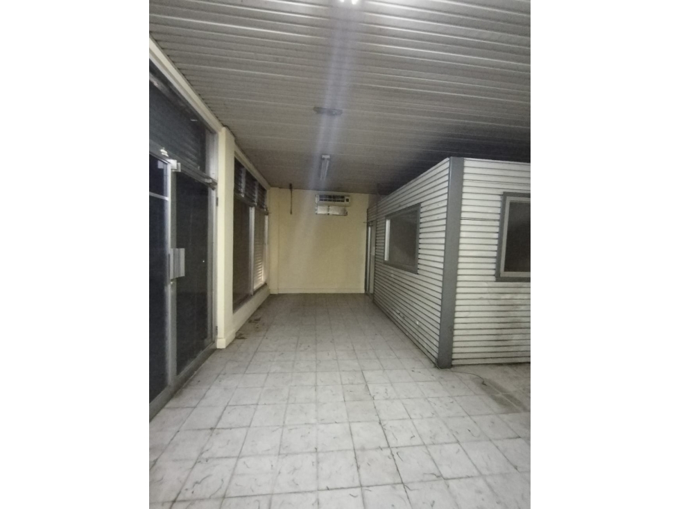 Edificio Comercial en Esquina Frente Avenida Red Gray - 6