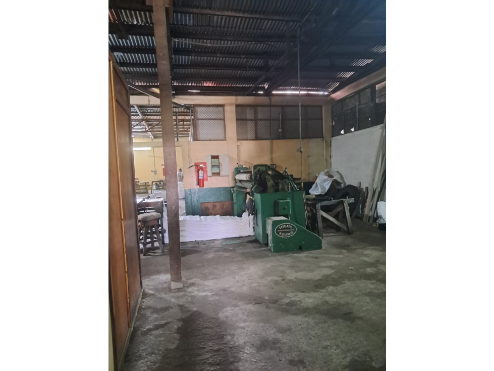 Bodega Comercial sobre la Vía Interamericana - 5