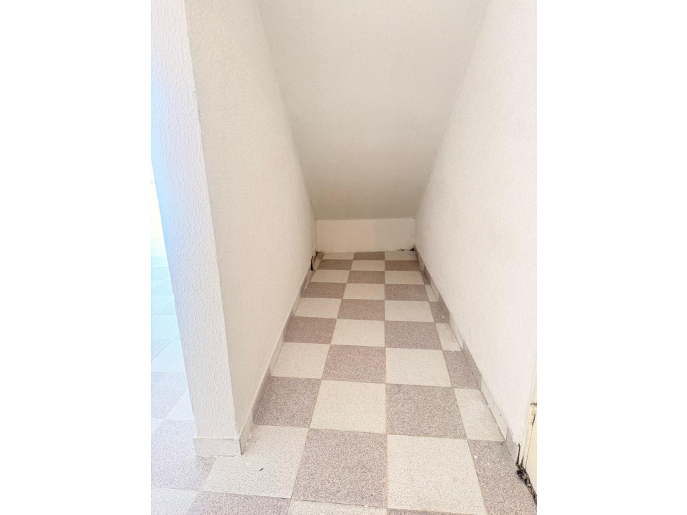 SE ARRIENDA LOCAL COMERCIAL B.GRAN COLOMBIA L # 3 - 4