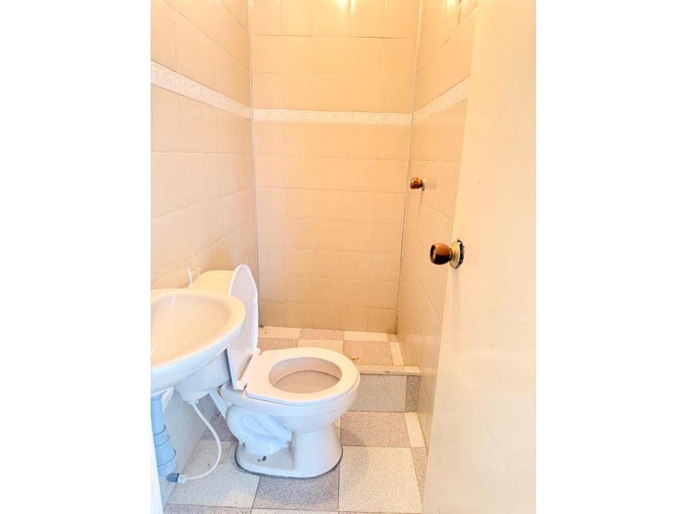 SE ARRIENDA LOCAL COMERCIAL B.GRAN COLOMBIA L # 3 - 5