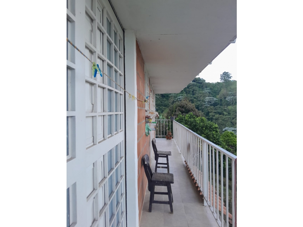 Finca a 12 kilometros de la plaza bolivar