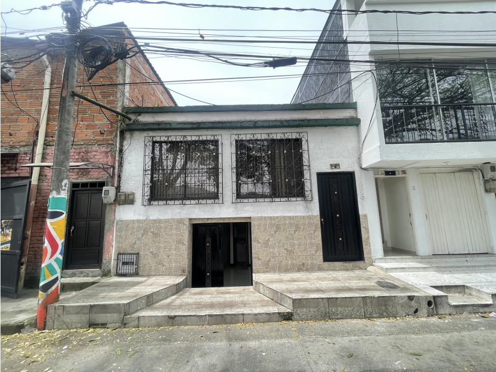 Casa con Local Los Naranjos