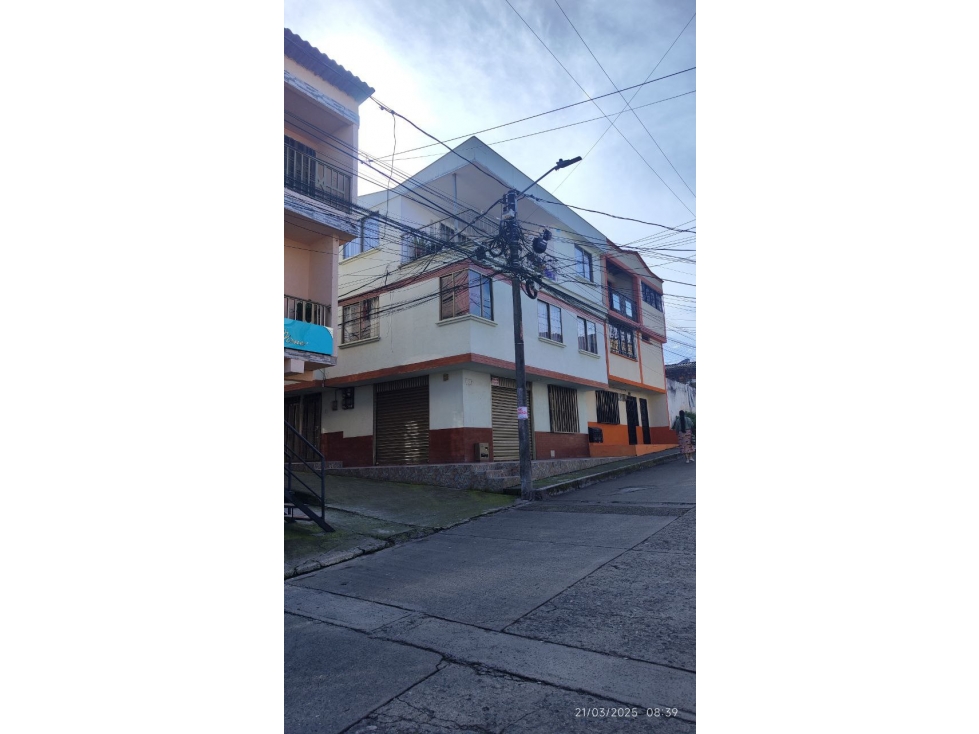 Casa 3 Plantas Con Rentas Aurora Alta