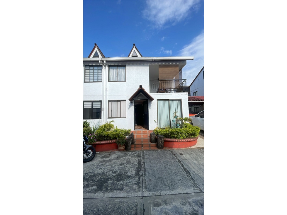 Casa Duplex Conjunto Bosques De Santa Elena