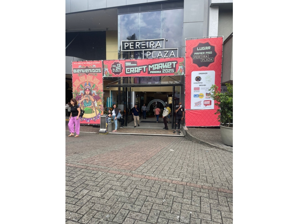 local plaza — foto 2