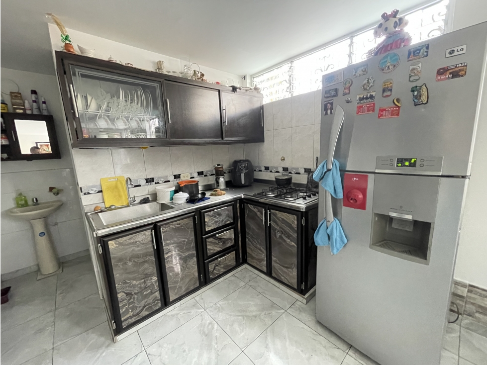 Casa con 3 apartamentos mas Local Barrio Porvenir — foto 4