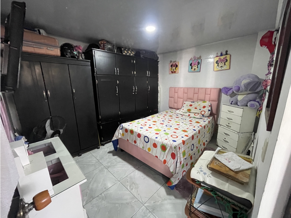 Casa con 3 apartamentos mas Local Barrio Porvenir — foto 6